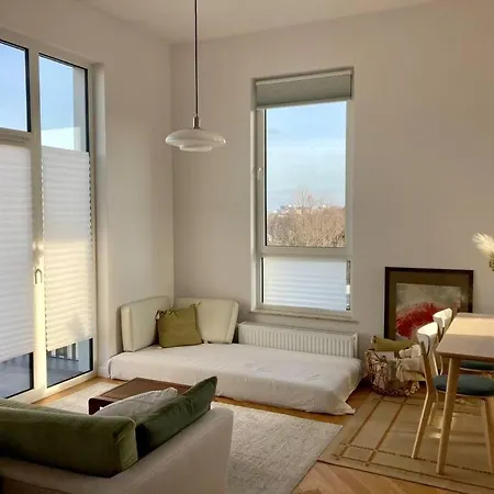 아파트 Cosy & Brand New With Balcony 크라쿠프