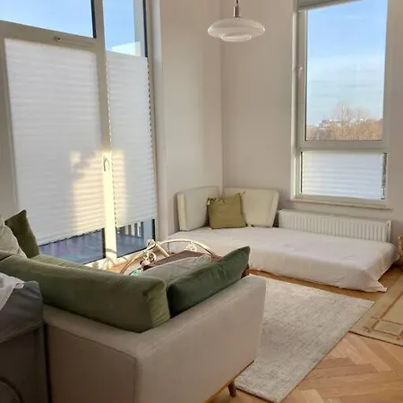 Cosy & Brand New With Balcony * كراكوفيا