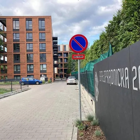 Cosy & Brand New With Balcony Apartment *